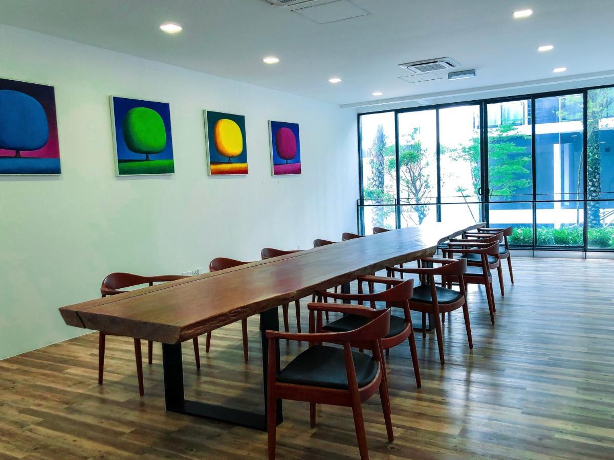 Cat City Mediterranean Theme City&Pool View Homestay 貓城地中海主題城市泳池風景民宿 쿠칭 외부 사진