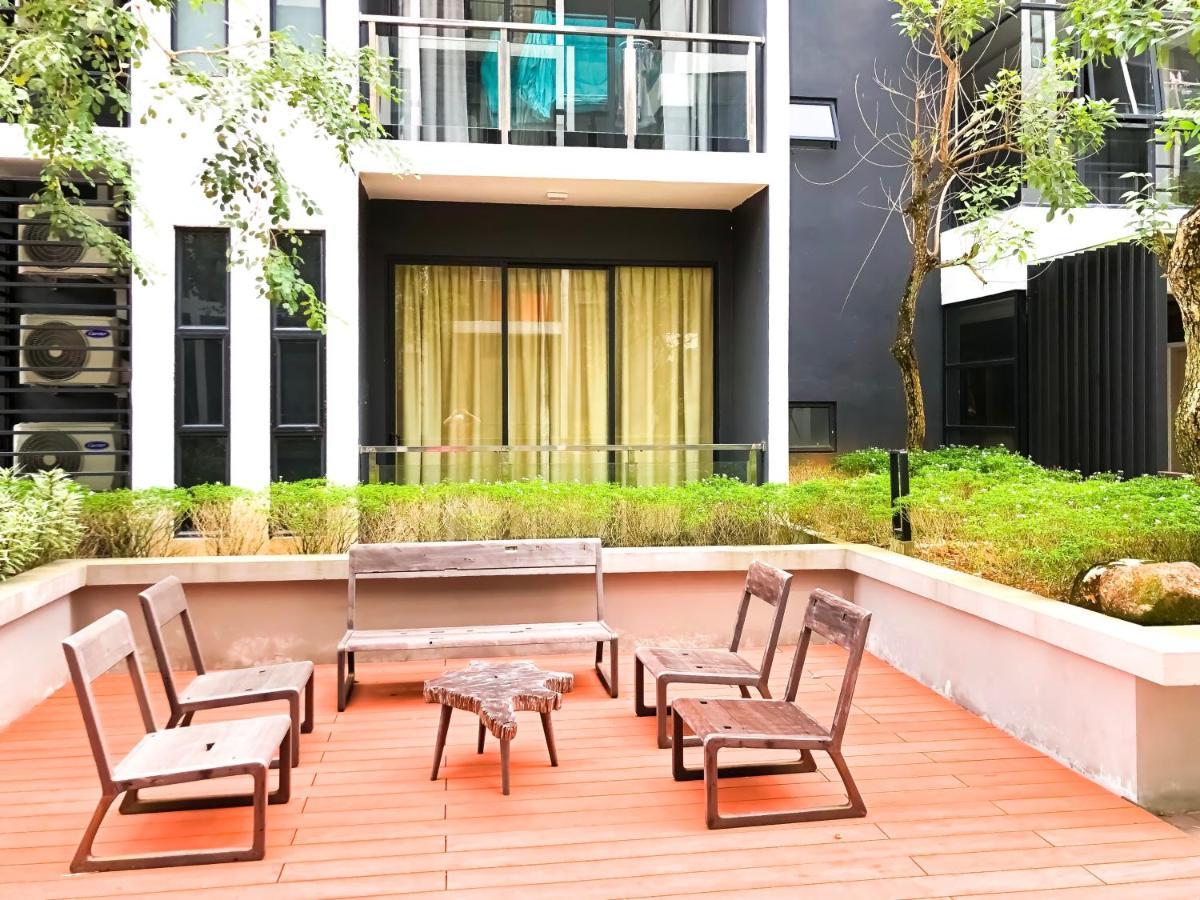 Cat City Mediterranean Theme City&Pool View Homestay 貓城地中海主題城市泳池風景民宿 쿠칭 외부 사진
