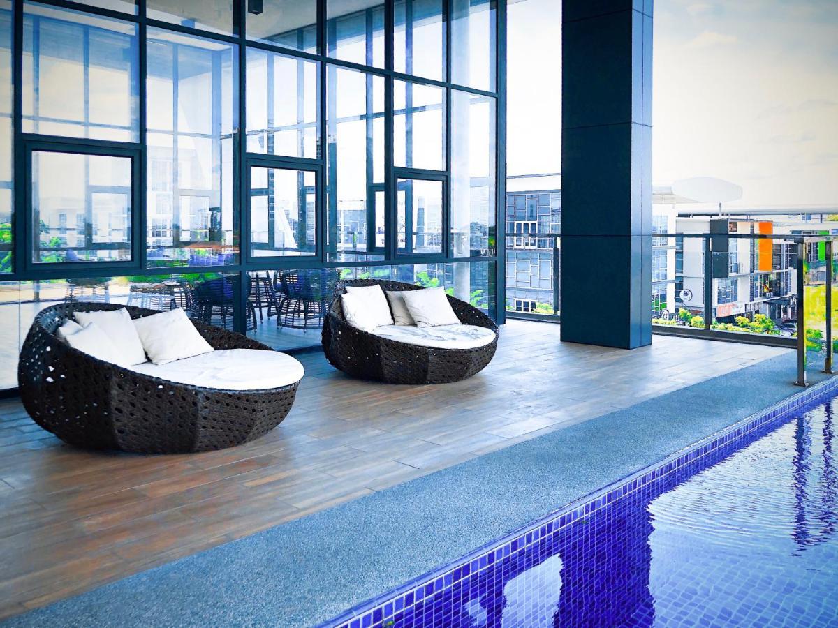 Cat City Mediterranean Theme City&Pool View Homestay 貓城地中海主題城市泳池風景民宿 쿠칭 외부 사진